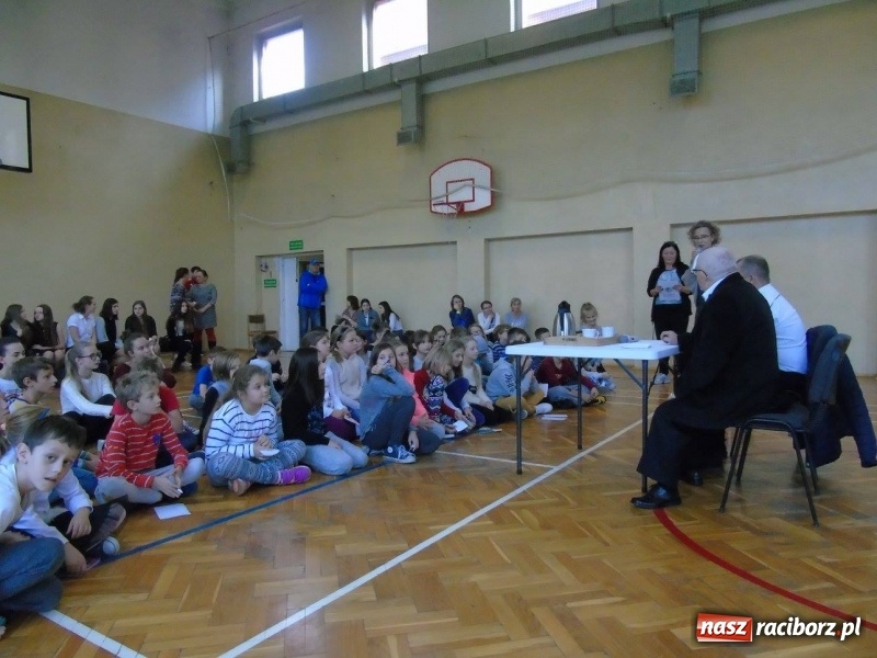 Zdjęcie w galerii na portalu naszraciborz.pl: Olimpijczycy zawitali w progi 18-tki  wiadomości z regionu