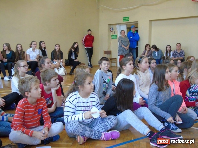 Zdjęcie w galerii na portalu naszraciborz.pl: Olimpijczycy zawitali w progi 18-tki  wiadomości z regionu