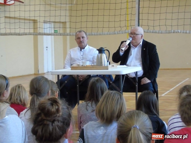 Zdjęcie w galerii na portalu naszraciborz.pl: Olimpijczycy zawitali w progi 18-tki  wiadomości z regionu