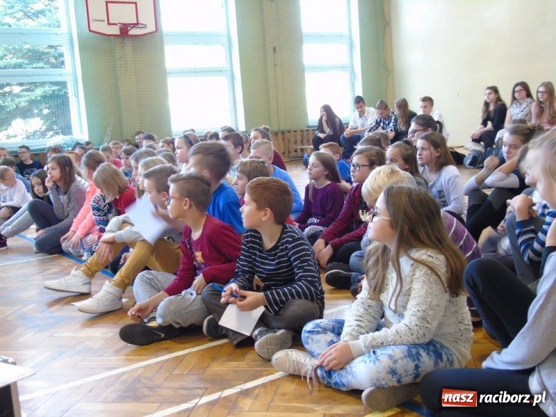 Zdjęcie w galerii na portalu naszraciborz.pl: Olimpijczycy zawitali w progi 18-tki  wiadomości z regionu