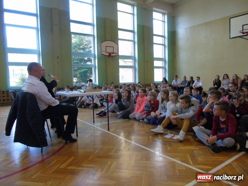 Zdjęcie w galerii na portalu naszraciborz.pl: Olimpijczycy zawitali w progi 18-tki  wiadomości z regionu