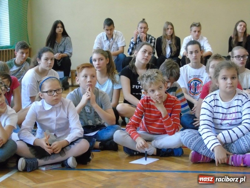 Zdjęcie w galerii na portalu naszraciborz.pl: Olimpijczycy zawitali w progi 18-tki  wiadomości z regionu