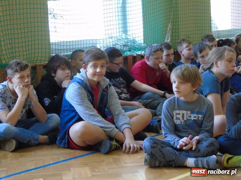 Zdjęcie w galerii na portalu naszraciborz.pl: Olimpijczycy zawitali w progi 18-tki  wiadomości z regionu