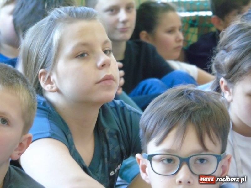 Zdjęcie w galerii na portalu naszraciborz.pl: Olimpijczycy zawitali w progi 18-tki  wiadomości z regionu