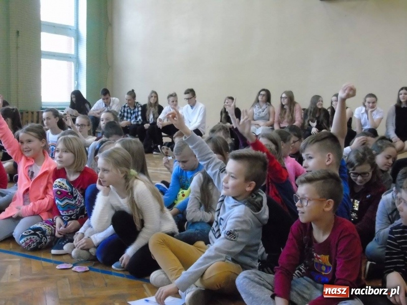 Zdjęcie w galerii na portalu naszraciborz.pl: Olimpijczycy zawitali w progi 18-tki  wiadomości z regionu