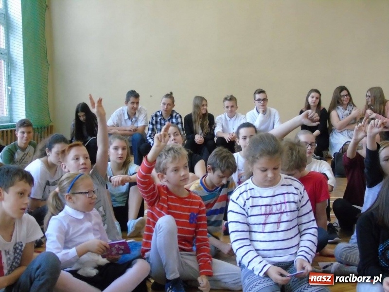 Zdjęcie w galerii na portalu naszraciborz.pl: Olimpijczycy zawitali w progi 18-tki  wiadomości z regionu