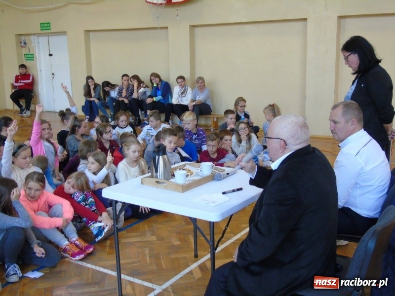 Zdjęcie w galerii na portalu naszraciborz.pl: Olimpijczycy zawitali w progi 18-tki  wiadomości z regionu