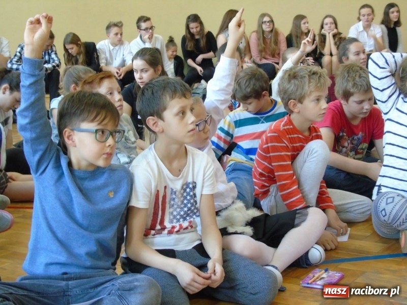 Zdjęcie w galerii na portalu naszraciborz.pl: Olimpijczycy zawitali w progi 18-tki  wiadomości z regionu