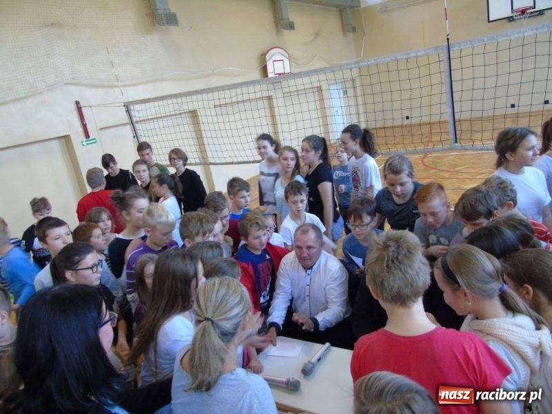 Zdjęcie w galerii na portalu naszraciborz.pl: Olimpijczycy zawitali w progi 18-tki  wiadomości z regionu