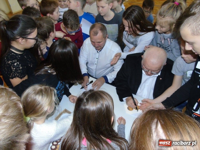 Zdjęcie w galerii na portalu naszraciborz.pl: Olimpijczycy zawitali w progi 18-tki  wiadomości z regionu