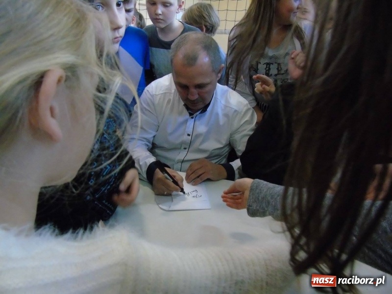 Zdjęcie w galerii na portalu naszraciborz.pl: Olimpijczycy zawitali w progi 18-tki  wiadomości z regionu