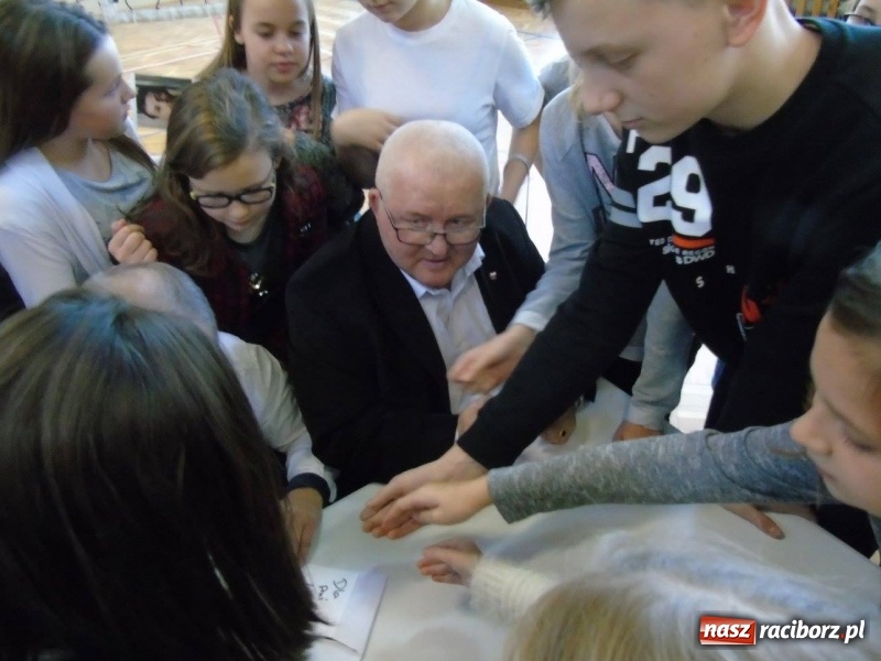 Zdjęcie w galerii na portalu naszraciborz.pl: Olimpijczycy zawitali w progi 18-tki  wiadomości z regionu