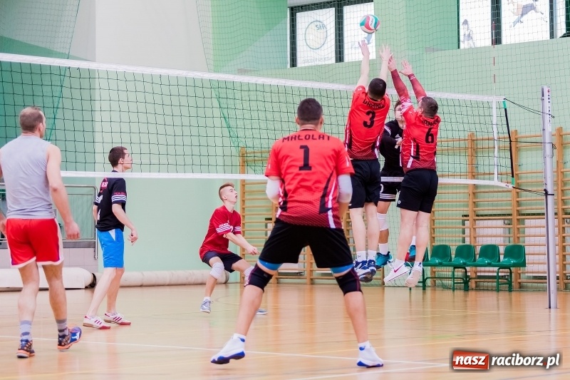 Zdjęcie w galerii na portalu naszraciborz.pl: JP Telebim RLPS: Enter El-Bis bez szans z Leśną Perłą wiadomości z regionu