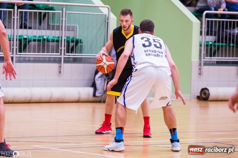 Zdjęcie w galerii na portalu naszraciborz.pl: Zwycięstwo Ofensywy Racibórz po dogrywce wiadomości z regionu