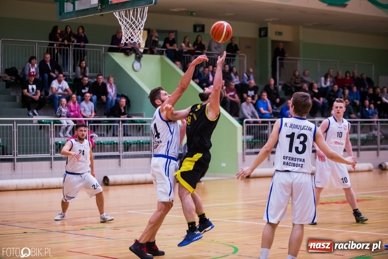 Zdjęcie w galerii na portalu naszraciborz.pl: Zwycięstwo Ofensywy Racibórz po dogrywce wiadomości z regionu