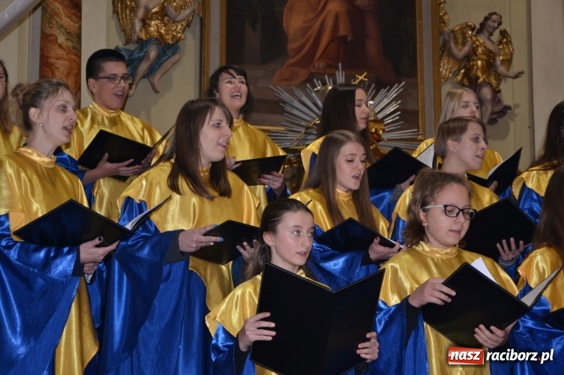 Zdjęcie w galerii na portalu naszraciborz.pl: VII Przegląd Chórów Pogranicza w Krzyżanowicach wiadomości z regionu