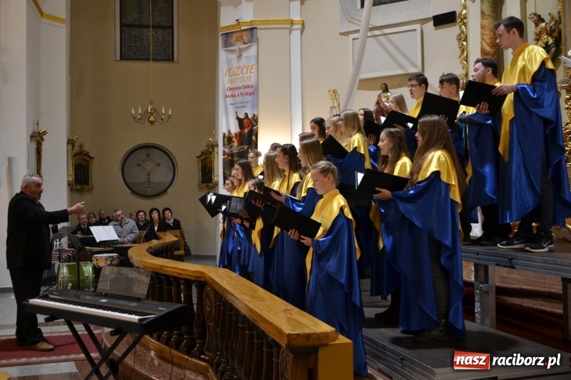 Zdjęcie w galerii na portalu naszraciborz.pl: VII Przegląd Chórów Pogranicza w Krzyżanowicach wiadomości z regionu