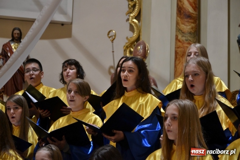 Zdjęcie w galerii na portalu naszraciborz.pl: VII Przegląd Chórów Pogranicza w Krzyżanowicach wiadomości z regionu
