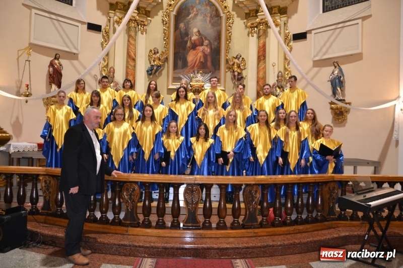Zdjęcie w galerii na portalu naszraciborz.pl: VII Przegląd Chórów Pogranicza w Krzyżanowicach wiadomości z regionu