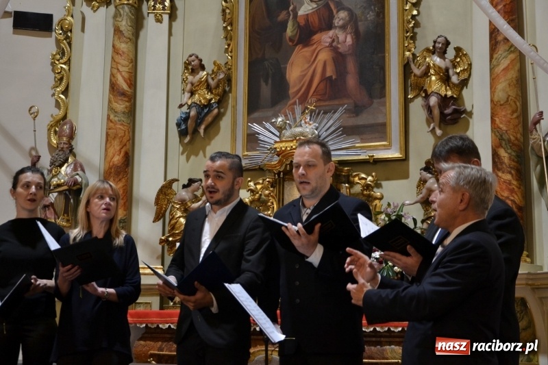 Zdjęcie w galerii na portalu naszraciborz.pl: VII Przegląd Chórów Pogranicza w Krzyżanowicach wiadomości z regionu