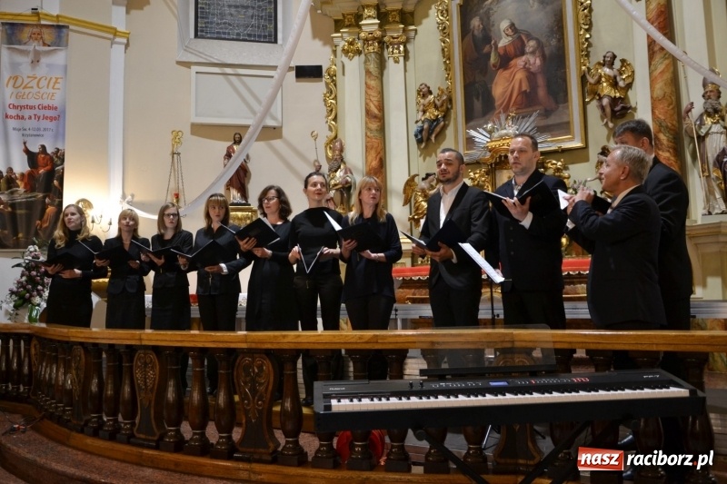 Zdjęcie w galerii na portalu naszraciborz.pl: VII Przegląd Chórów Pogranicza w Krzyżanowicach wiadomości z regionu
