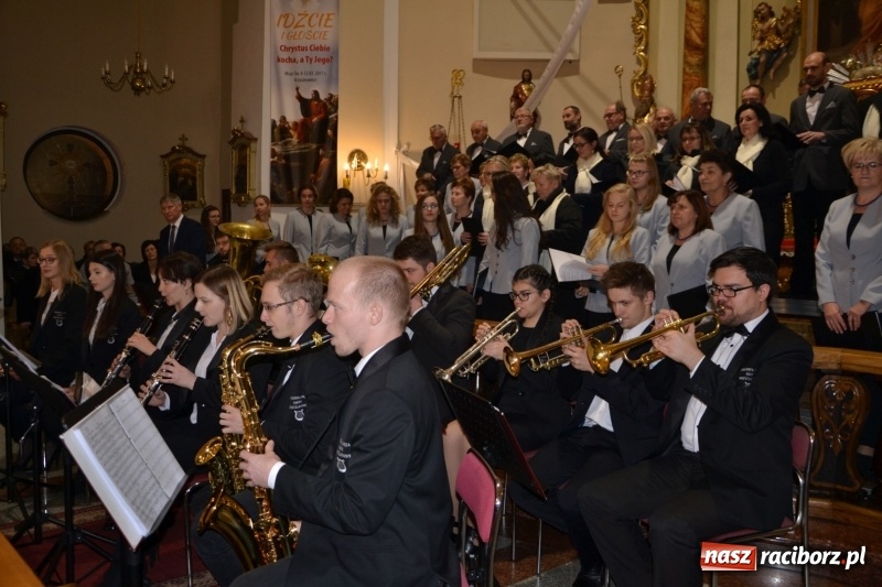 Zdjęcie w galerii na portalu naszraciborz.pl: VII Przegląd Chórów Pogranicza w Krzyżanowicach wiadomości z regionu