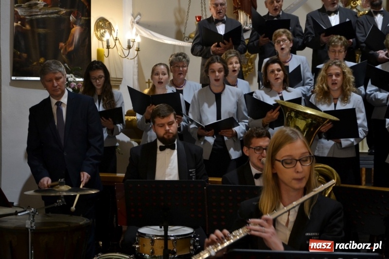 Zdjęcie w galerii na portalu naszraciborz.pl: VII Przegląd Chórów Pogranicza w Krzyżanowicach wiadomości z regionu