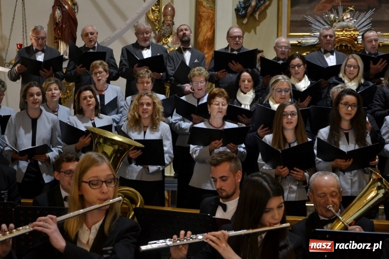 Zdjęcie w galerii na portalu naszraciborz.pl: VII Przegląd Chórów Pogranicza w Krzyżanowicach wiadomości z regionu