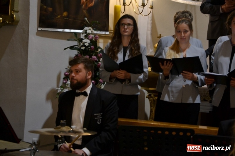 Zdjęcie w galerii na portalu naszraciborz.pl: VII Przegląd Chórów Pogranicza w Krzyżanowicach wiadomości z regionu