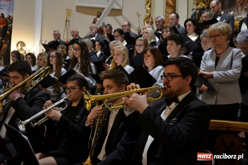 Zdjęcie w galerii na portalu naszraciborz.pl: VII Przegląd Chórów Pogranicza w Krzyżanowicach wiadomości z regionu