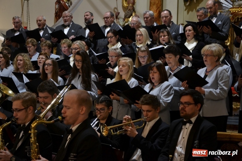 Zdjęcie w galerii na portalu naszraciborz.pl: VII Przegląd Chórów Pogranicza w Krzyżanowicach wiadomości z regionu