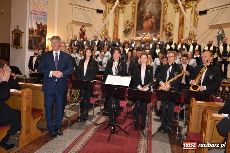 Zdjęcie w galerii na portalu naszraciborz.pl: VII Przegląd Chórów Pogranicza w Krzyżanowicach wiadomości z regionu