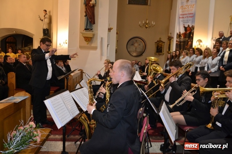 Zdjęcie w galerii na portalu naszraciborz.pl: VII Przegląd Chórów Pogranicza w Krzyżanowicach wiadomości z regionu