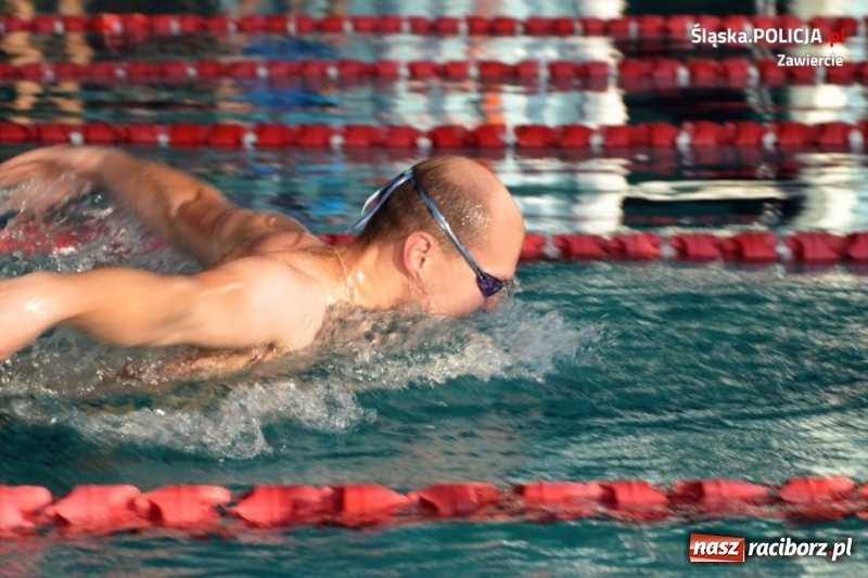 Zdjęcie w galerii na portalu naszraciborz.pl: Policjant z Raciborza na podium Mistrzostw Policji w pływaniu wiadomości z regionu