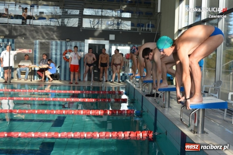 Zdjęcie w galerii na portalu naszraciborz.pl: Policjant z Raciborza na podium Mistrzostw Policji w pływaniu wiadomości z regionu