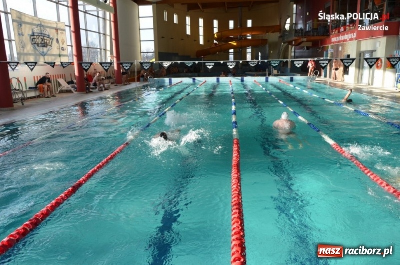 Zdjęcie w galerii na portalu naszraciborz.pl: Policjant z Raciborza na podium Mistrzostw Policji w pływaniu wiadomości z regionu