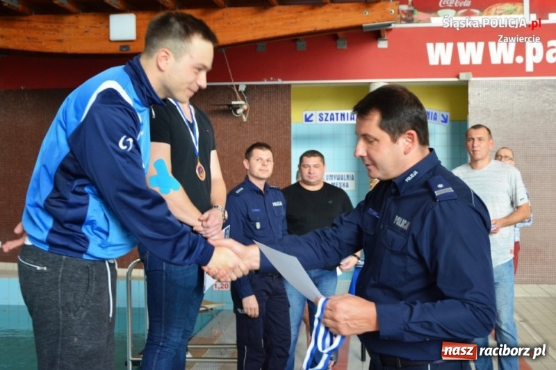 Zdjęcie w galerii na portalu naszraciborz.pl: Policjant z Raciborza na podium Mistrzostw Policji w pływaniu wiadomości z regionu