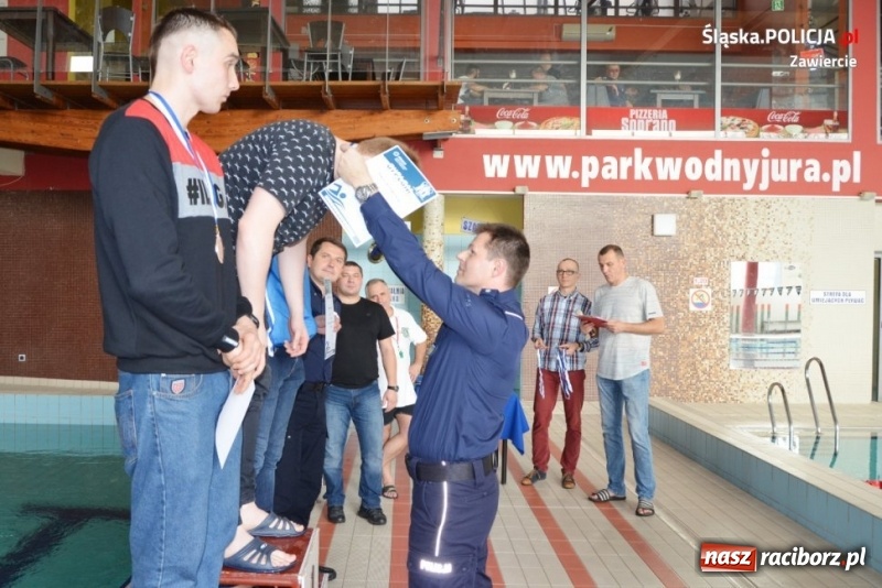 Zdjęcie w galerii na portalu naszraciborz.pl: Policjant z Raciborza na podium Mistrzostw Policji w pływaniu wiadomości z regionu