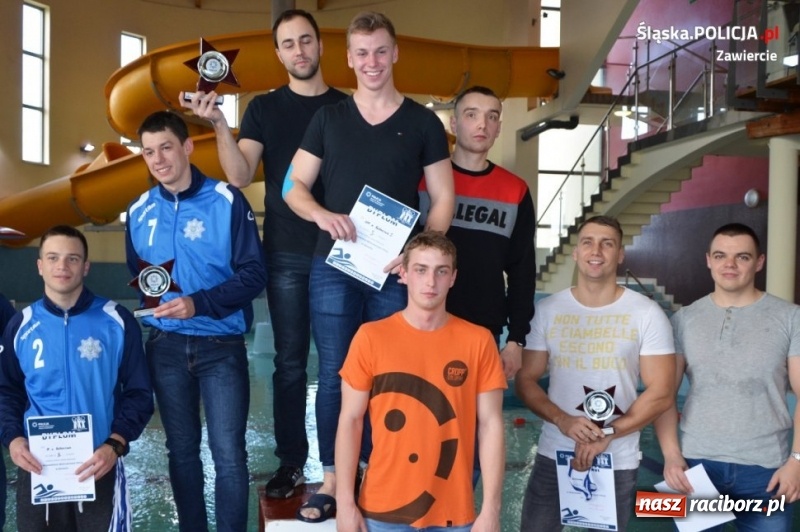 Zdjęcie w galerii na portalu naszraciborz.pl: Policjant z Raciborza na podium Mistrzostw Policji w pływaniu wiadomości z regionu