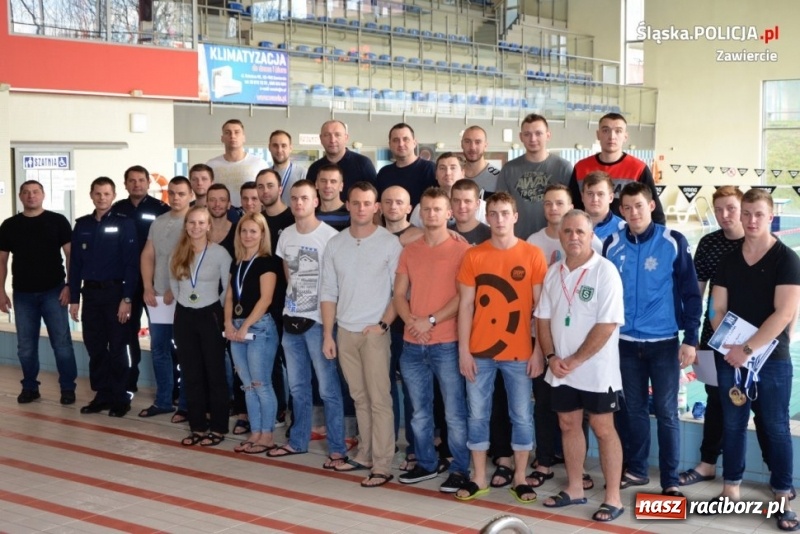 Zdjęcie w galerii na portalu naszraciborz.pl: Policjant z Raciborza na podium Mistrzostw Policji w pływaniu wiadomości z regionu
