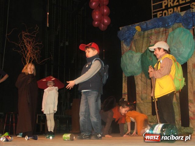 Zdjęcie w galerii na portalu naszraciborz.pl: W teatr bawią się już od przedszkola wiadomości z regionu