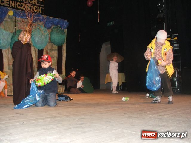 Zdjęcie w galerii na portalu naszraciborz.pl: W teatr bawią się już od przedszkola wiadomości z regionu