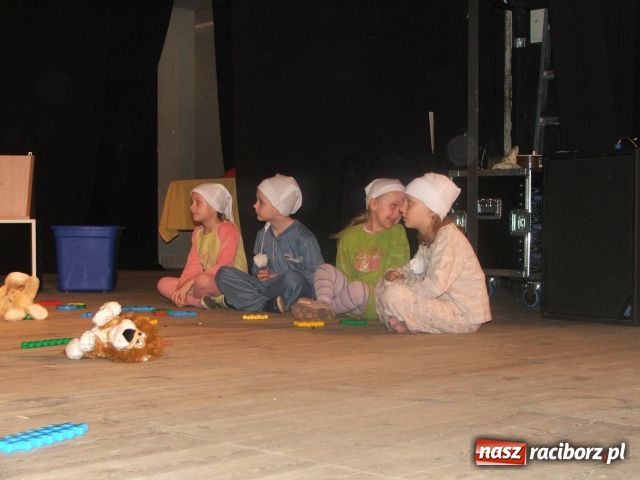 Zdjęcie w galerii na portalu naszraciborz.pl: W teatr bawią się już od przedszkola wiadomości z regionu
