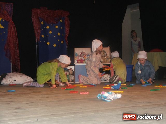 Zdjęcie w galerii na portalu naszraciborz.pl: W teatr bawią się już od przedszkola wiadomości z regionu