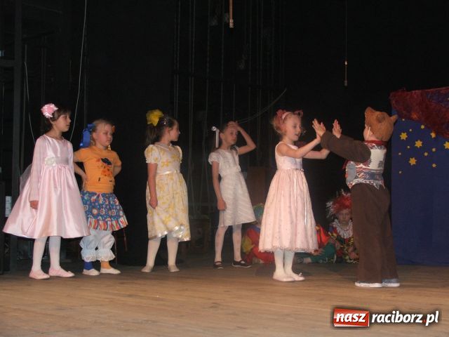 Zdjęcie w galerii na portalu naszraciborz.pl: W teatr bawią się już od przedszkola wiadomości z regionu
