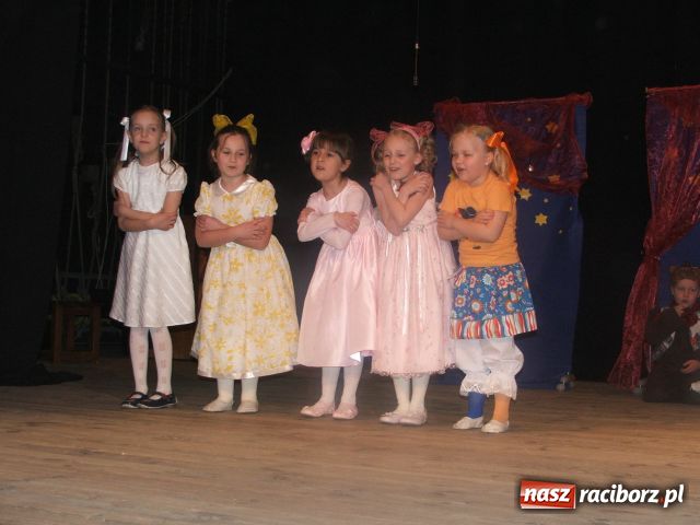 Zdjęcie w galerii na portalu naszraciborz.pl: W teatr bawią się już od przedszkola wiadomości z regionu