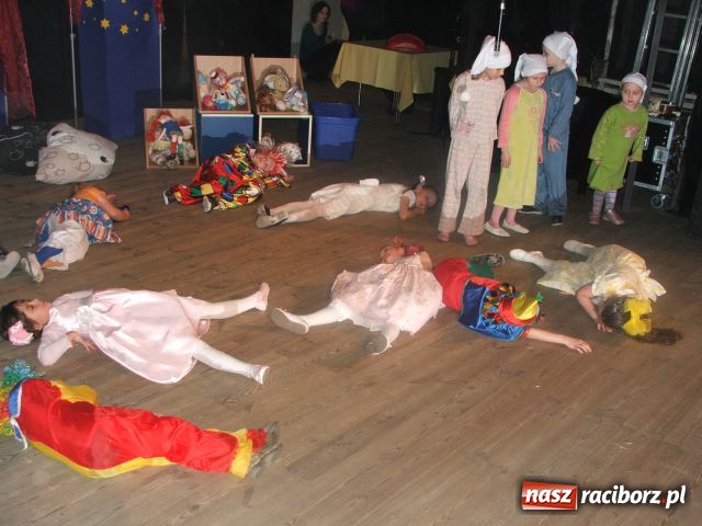 Zdjęcie w galerii na portalu naszraciborz.pl: W teatr bawią się już od przedszkola wiadomości z regionu