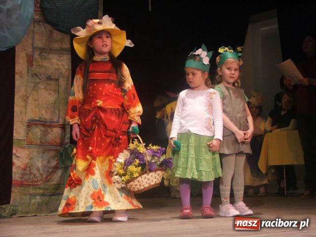 Zdjęcie w galerii na portalu naszraciborz.pl: W teatr bawią się już od przedszkola wiadomości z regionu