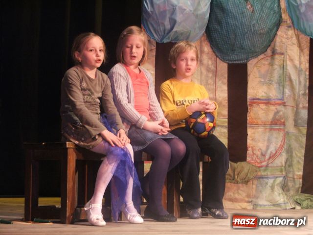 Zdjęcie w galerii na portalu naszraciborz.pl: W teatr bawią się już od przedszkola wiadomości z regionu