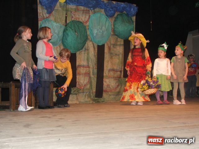 Zdjęcie w galerii na portalu naszraciborz.pl: W teatr bawią się już od przedszkola wiadomości z regionu